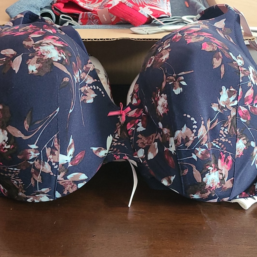 - Cacique 46DD bra